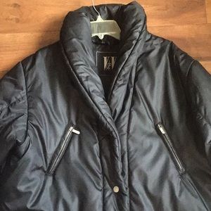 V de V Black , large puffer jacket like new.
